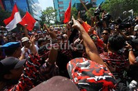 Dalam aksinya, massa meminta pemerintah Australia meminta maaf kepada Indonesia.