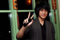Kevin menilai apa yang ditudingkan Helen dan ibunya telah mencemarkan namanya sebagai musisi. Ayya/detikHOT.