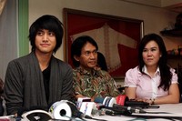 Dalam jumpa pers itu, hadir pula penggiat musik Bens Leo sebagai penengah. Ayya/detikHOT.