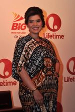 Gaya Etnik Carissa Putri