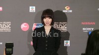 Penyanyi Lee Jung Hyun menyapa para media. Kanti/detikHOT.