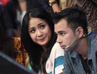 Nagita Slavina dan Raffi Ahmad berbincang-bincang sangat akrab. Gusmun/detikHOT.