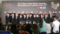 EXO kompak dengan setelan jas hitam. Kanti/detikHOT.