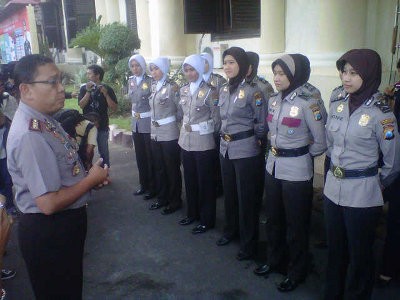 Polwan Polrestabes Surabaya Mulai Pakai Jilbab