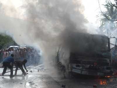 Truk Muat Barang Palen Hangus Terbakar