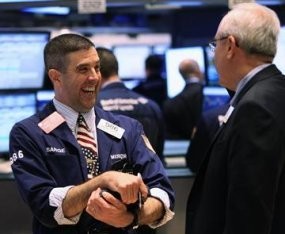 Wall Street Rebound, Dow Jones Tembus 16.000