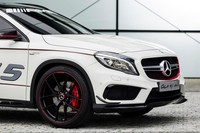 Mobil ini dibekali mesin 2.0 liter 4 silinder yang memiliki tenaga sampai 360 daya kuda dengan torsi 450 Nm. (dok Mercedes Benz).