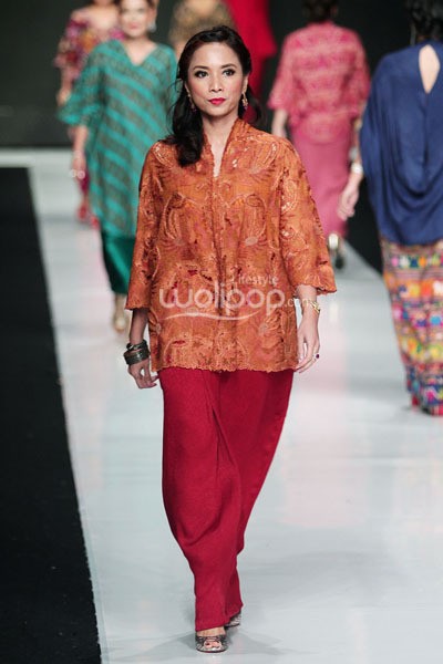 Jakarta, Indonesia - 22 Oktober 2013. Oscar Lawalata I am Indonesian. Jakarta Fashion Week 2014 at Senayan City. Jakarta. [Foto: Mohammad Abduh/Wolipop]