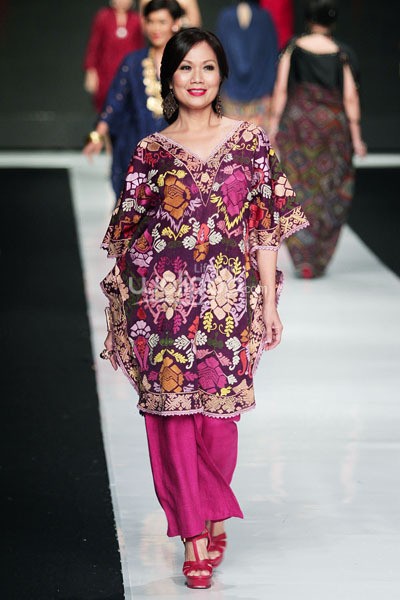 Jakarta, Indonesia - 22 Oktober 2013. Oscar Lawalata I am Indonesian. Jakarta Fashion Week 2014 at Senayan City. Jakarta. [Foto: Mohammad Abduh/Wolipop]