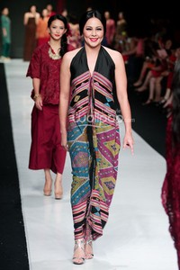 Jakarta, Indonesia - 22 Oktober 2013. Oscar Lawalata I am Indonesian. Jakarta Fashion Week 2014 at Senayan City. Jakarta. [Foto: Mohammad Abduh/Wolipop]