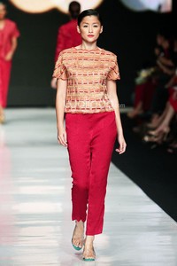 Jakarta, Indonesia - 22 Oktober 2013. Oscar Lawalata I am Indonesian. Jakarta Fashion Week 2014 at Senayan City. Jakarta. [Foto: Mohammad Abduh/Wolipop]