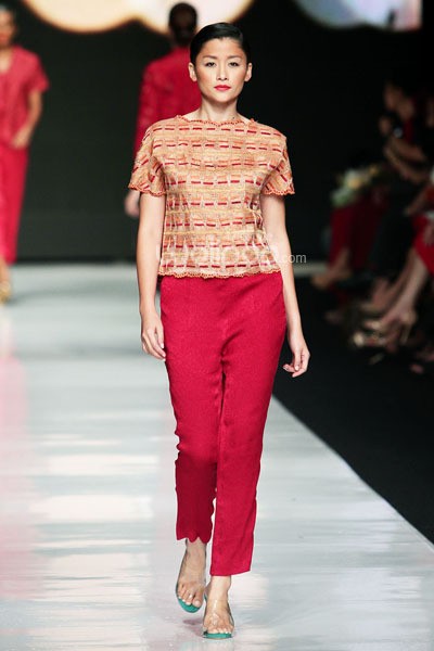 Jakarta, Indonesia - 22 Oktober 2013. Oscar Lawalata I am Indonesian. Jakarta Fashion Week 2014 at Senayan City. Jakarta. [Foto: Mohammad Abduh/Wolipop]