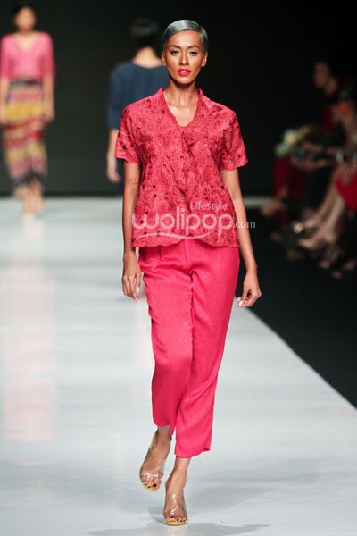 Jakarta, Indonesia - 22 Oktober 2013. Oscar Lawalata I am Indonesian. Jakarta Fashion Week 2014 at Senayan City. Jakarta. [Foto: Mohammad Abduh/Wolipop]