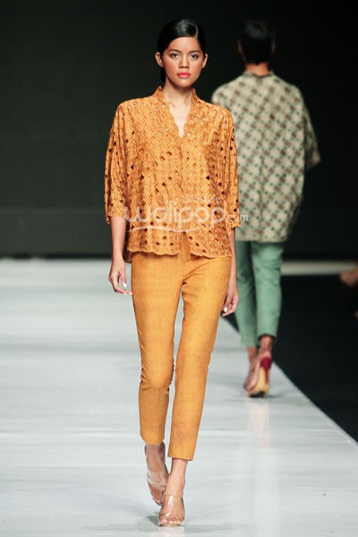 Jakarta, Indonesia - 22 Oktober 2013. Oscar Lawalata I am Indonesian. Jakarta Fashion Week 2014 at Senayan City. Jakarta. [Foto: Mohammad Abduh/Wolipop]