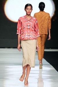 Jakarta, Indonesia - 22 Oktober 2013. Oscar Lawalata I am Indonesian. Jakarta Fashion Week 2014 at Senayan City. Jakarta. [Foto: Mohammad Abduh/Wolipop]