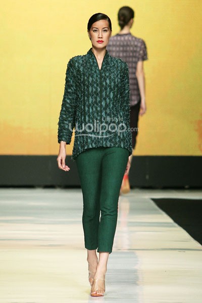 Jakarta, Indonesia - 22 Oktober 2013. Oscar Lawalata I am Indonesian. Jakarta Fashion Week 2014 at Senayan City. Jakarta. [Foto: Mohammad Abduh/Wolipop]