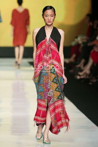 Jakarta, Indonesia - 22 Oktober 2013. Oscar Lawalata I am Indonesian. Jakarta Fashion Week 2014 at Senayan City. Jakarta. [Foto: Mohammad Abduh/Wolipop]