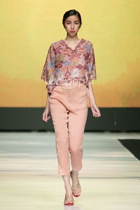 Jakarta, Indonesia - 22 Oktober 2013. Oscar Lawalata I am Indonesian. Jakarta Fashion Week 2014 at Senayan City. Jakarta. [Foto: Mohammad Abduh/Wolipop]