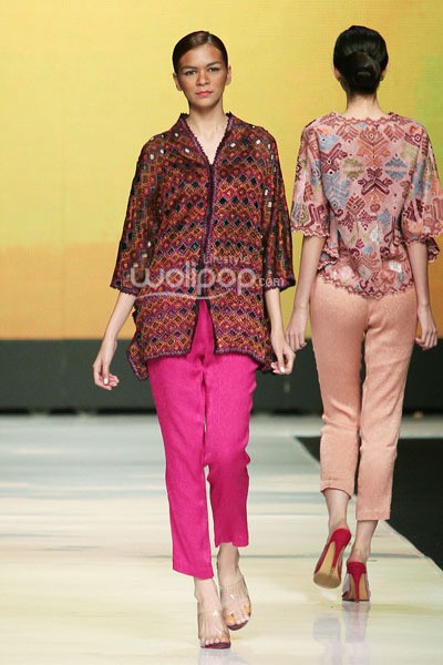 Jakarta, Indonesia - 22 Oktober 2013. Oscar Lawalata I am Indonesian. Jakarta Fashion Week 2014 at Senayan City. Jakarta. [Foto: Mohammad Abduh/Wolipop]