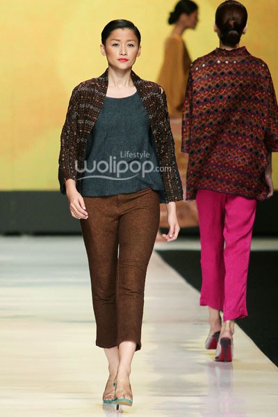 Jakarta, Indonesia - 22 Oktober 2013. Oscar Lawalata I am Indonesian. Jakarta Fashion Week 2014 at Senayan City. Jakarta. [Foto: Mohammad Abduh/Wolipop]