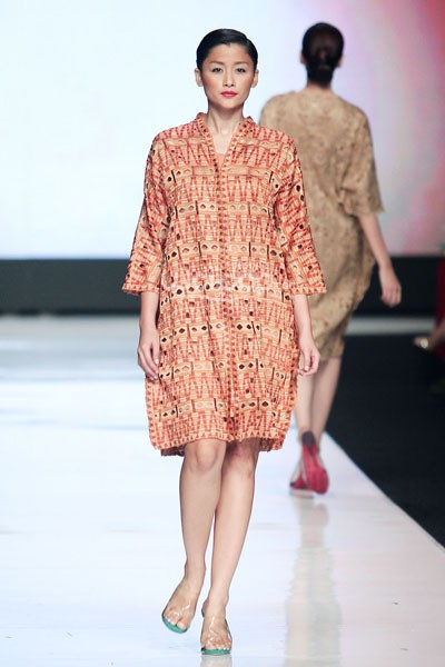 Jakarta, Indonesia - 22 Oktober 2013. Oscar Lawalata I am Indonesian. Jakarta Fashion Week 2014 at Senayan City. Jakarta. [Foto: Mohammad Abduh/Wolipop]