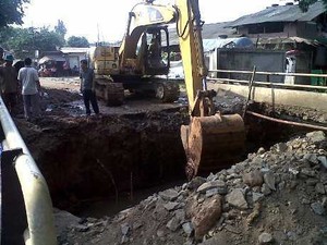 Jembatan Kalideres Ambles Diperbaiki, Akses Jalan Ditutup