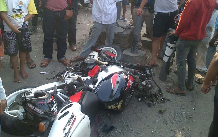 CBR 1.000 cc Tabrak Suzuki Smash, Dua Orang Tewas