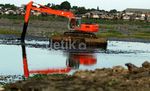 Waduk Pluit Dibersihkan