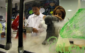 Dari Tiga Gerai Es Krim Nitrogen Cair di Jakarta Ini, Mana yang Paling Lembut Alami Rasanya?