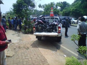 Saksi: Kijang Berkecepatan Tinggi, Oleng dan Loncati Separator