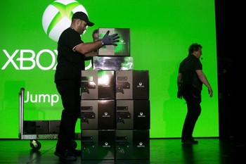 Sebagian besar retailer mengaku kewalahan menghadapi antusiasme konsumen karena stok mereka telah habis. Microsoft berjanji akan memenuhi kembali stok tersebut. (kredit foto: gettyimages)