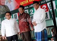 Tampak hadir (kiri-kanan) Ketua Umum Partai Kebangkitan Bangsa (PKB) Muhaimin Iskandar, Capres PKB yang juga mantan Ketua MK Mahfud MD dan mantan Ketua Umum PBNU Hasyim Muzadi.