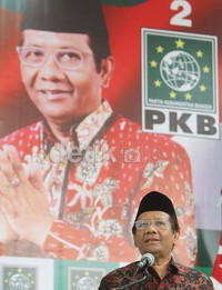 Capres PKB yang juga mantan Ketua MK Mahfud MD memberikan pidatonya.