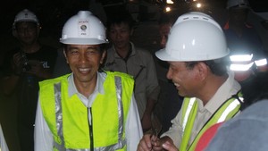 Jokowi: Pertengahan Desember JLNT Kp Melayu-Tn Abang Sudah Bisa Dilewati