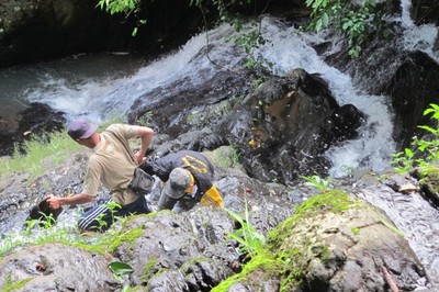 Mendaki Air Terjun 9 Tingkat di Sumatera Selatan