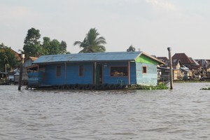 Ini Baru Unik! Pom Bensin di Atas Sungai Musi
