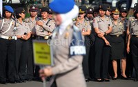 Sejumlah Polwan dari seluruh satuan kerja (satker) hadir untuk menyaksikan peragaan tersebut.