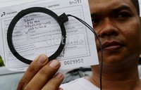     Inilah alat Radio Frequency Identification (RFID) yang berfungsi untuk memantau pembelian BBM Bersubsidi.