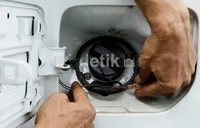 Radio Frequency Identification (RFID) dipasang di dekat tangki pengisaian BBM.