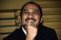 Samad hanya tersenyum melihat wartawan memboikotnya. Lamhot Aritonang/detikFoto.