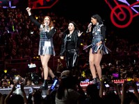 Icona Pop berpesta bersama CL '2NE1'. (MAMA 2013)