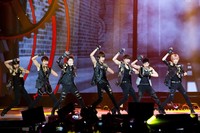 Infinite membuat para penonton histeris. (MAMA 2013)