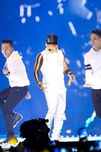 Taeyang menyusul penampilan TOP lewat lagu 'Ringa Linga'. (MAMA 2013)