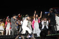 Bigbang mengajak para artis KPop menari bersama di lagu 'Fantastic Baby'. (MAMA 2013)