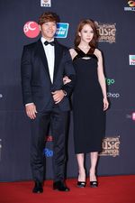 Serasinya Song Ji Hyo dan Kim Jong Kook