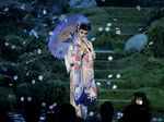 Katy Perry Jadi Geisha di AMA 2013
