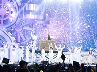 Paris menutup acara MAMA 2013 dengan meriah. (MAMA 2013)