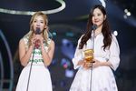 Hyoyeon dan Seohyun SNSD Berseri-seri di MAMA 2013