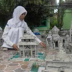 222 Replika Masjid Siswa SMAN I Kejayan Masuk Indonesia Book of Records