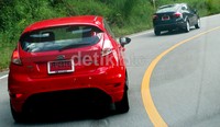 Mobil tersebut masih tetap nyaman saat melintasi jalanan berliku dan menanjak.